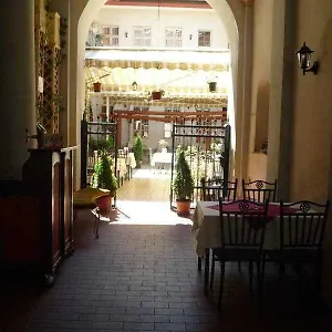 Fehar Pava Restaurant And Budapest